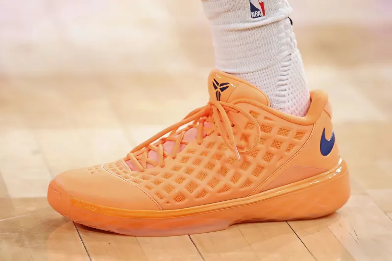 星空体育网址-布伦森穿着尼克斯配色科比3，得到20分4篮板5助攻