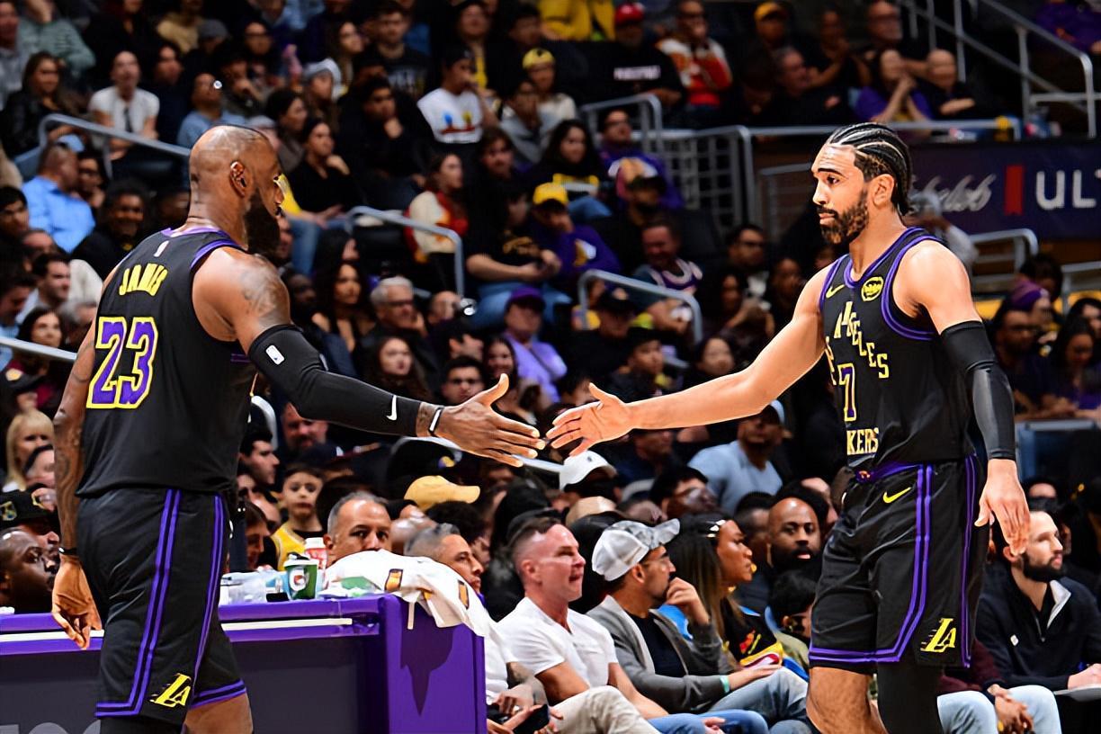 比赛态度都开始消极起来了！湖人想要将他送走都有些不太容易？