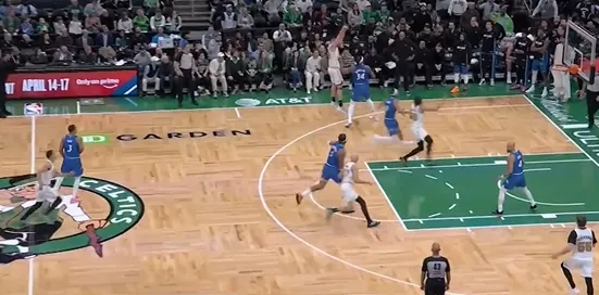 星空体育网址-杀死比赛！加尔扎接球后直接三分命中，凯尔特人战胜魔术