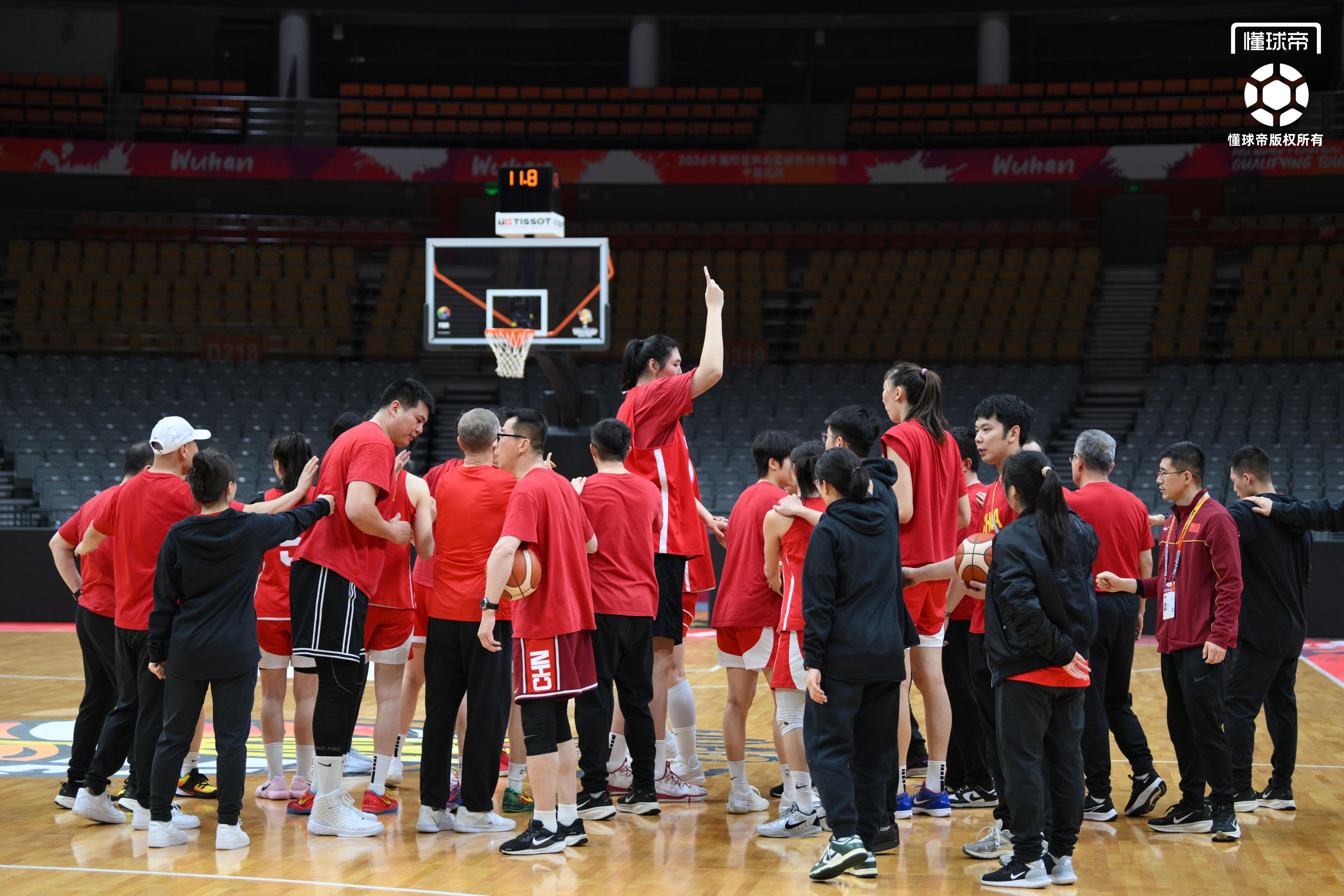 星空体育app下载-中国女篮世预赛最后一练，王治郅到场观看&amp;amp;全队精神饱满
